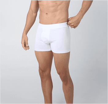 Homem com cueca boxer branca